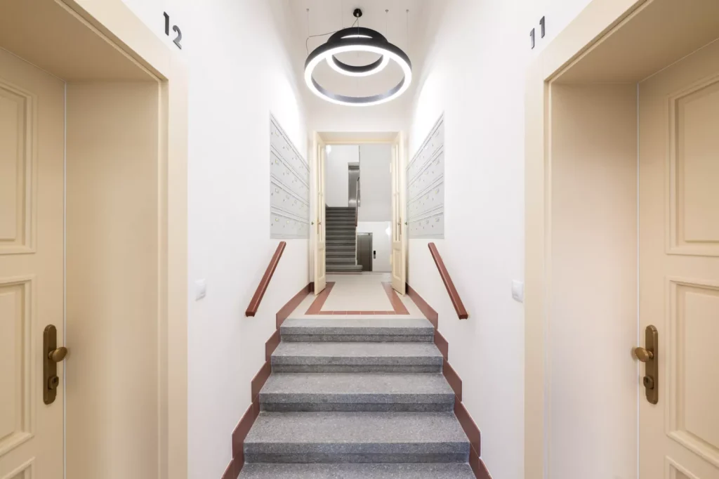 Backyard Dejvice - chodba